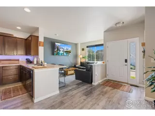 Photo #4: 997932 Listing