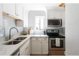 Photo #5: 998050 Listing