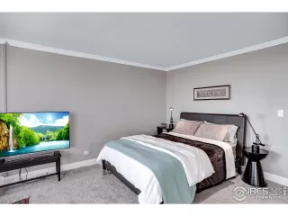 Photo #5: 998098 Listing