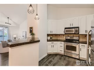 Photo #4: 998130 Listing