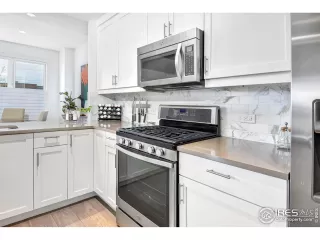 Photo #4: 998187 Listing