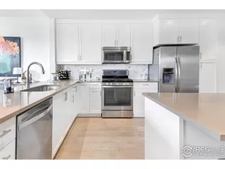 Photo #5: 998187 Listing