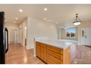 Photo #5: 998207 Listing