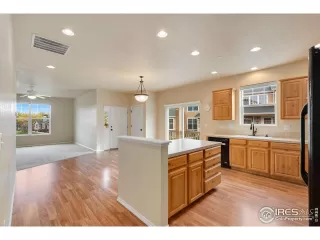 Photo #6: 998207 Listing