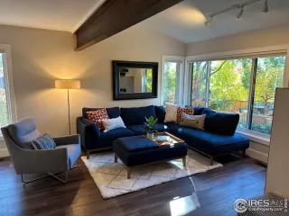 Photo #4: 998293 Listing