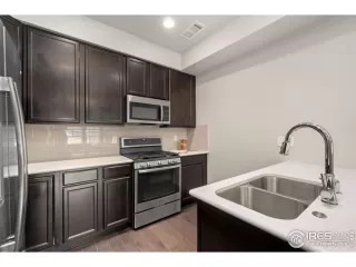 Photo #3: 998327 Listing