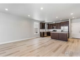 Photo #2: 998328 Listing