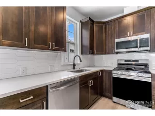 Photo #5: 998328 Listing