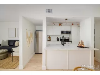 Photo #4: 998369 Listing 