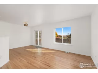 Photo #6: 998395 Listing