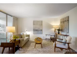 Photo #5: 998418 Listing