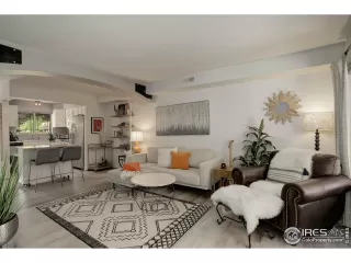 Photo #2: 998434 Listing