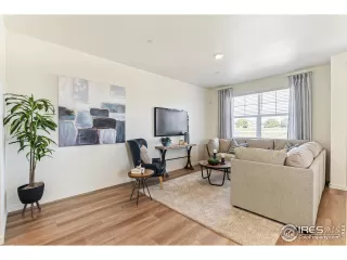 Photo #4: 998441 Listing