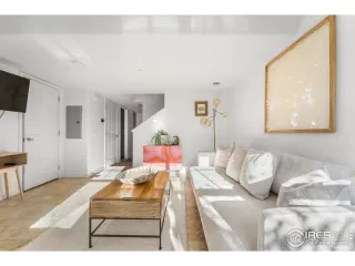 Photo #5: 998480 Listing