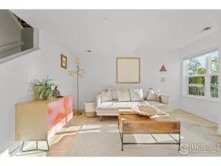 Photo #6: 998480 Listing