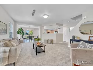 Photo #3: 998502 Listing