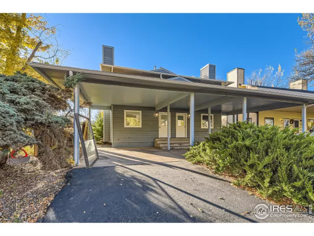 MLS: 998552 Condo For Sale