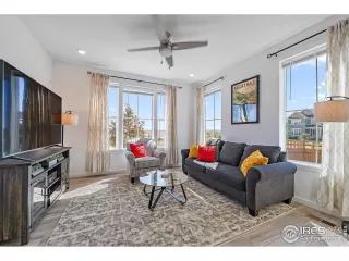 Photo #5: 998652 Listing