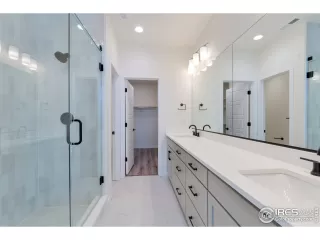 Photo #5: 998674 Listing