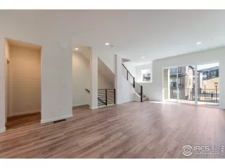 Photo #6: 998674 Listing