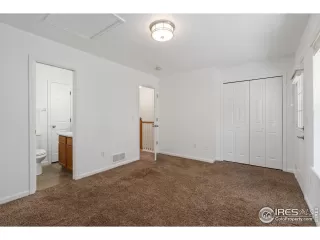 Photo #6: 998743 Listing