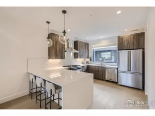 Photo #4: 998748 Listing