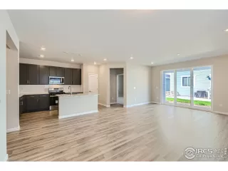 Photo #5: 998909 Listing