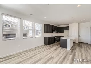 Photo #4: 998925 Listing