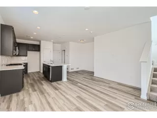 Photo #5: 998925 Listing