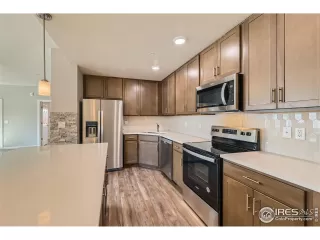 Photo #5: 998938 Listing