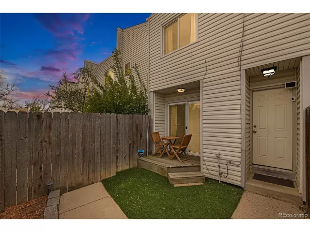 MLS: 9989398 Condo For Sale