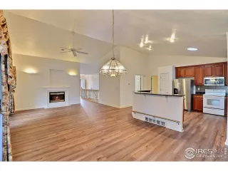 Photo #5: 999075 Listing