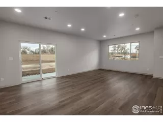 Photo #2: 999200 Listing