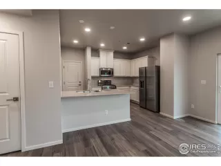 Photo #4: 999200 Listing