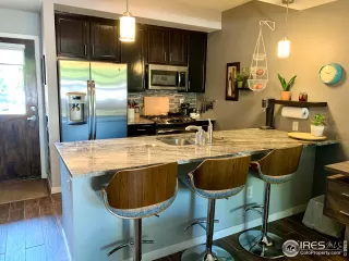 Photo #5: 999427 Listing