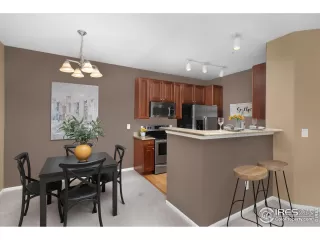 Photo #6: 999440 Listing