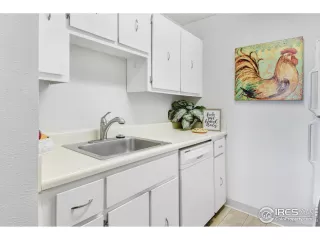 Photo #5: 999508 Listing