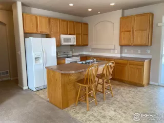 Photo #4: 999815 Listing