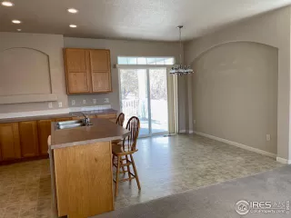 Photo #5: 999815 Listing