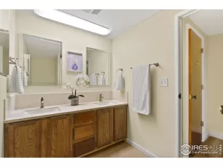 Photo #6: 999829 Listing