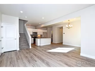 Photo #6: 999910 Listing