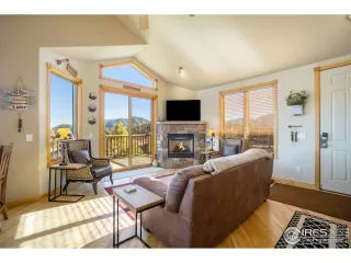 Photo #4: 999916 Listing