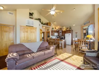 Photo #5: 999916 Listing