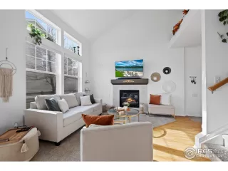 Photo #4: 999975 Listing