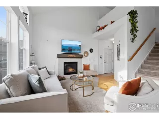 Photo #5: 999975 Listing